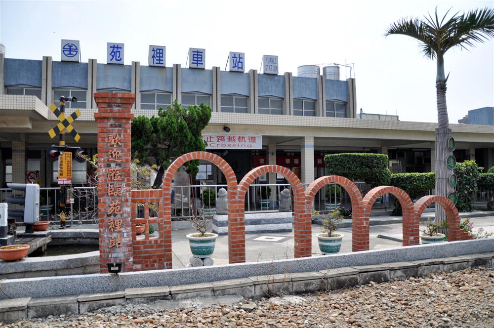 金良興觀光磚廠,紅磚的故事：從建材到文化象徵